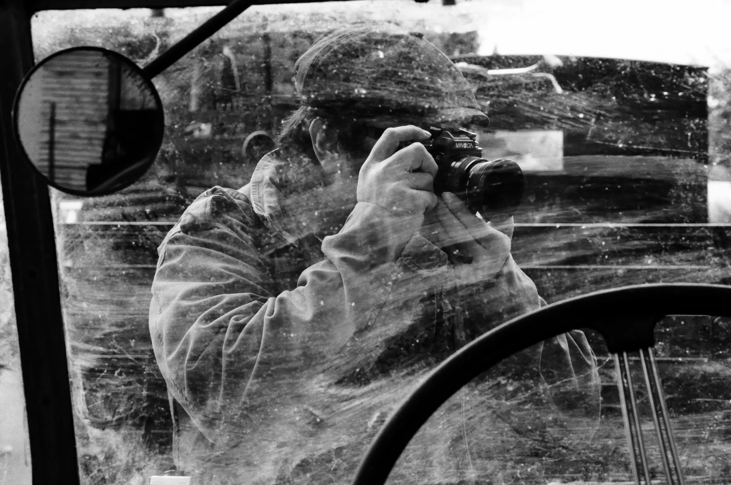 Diego De Nicola photographing through a vehicle window